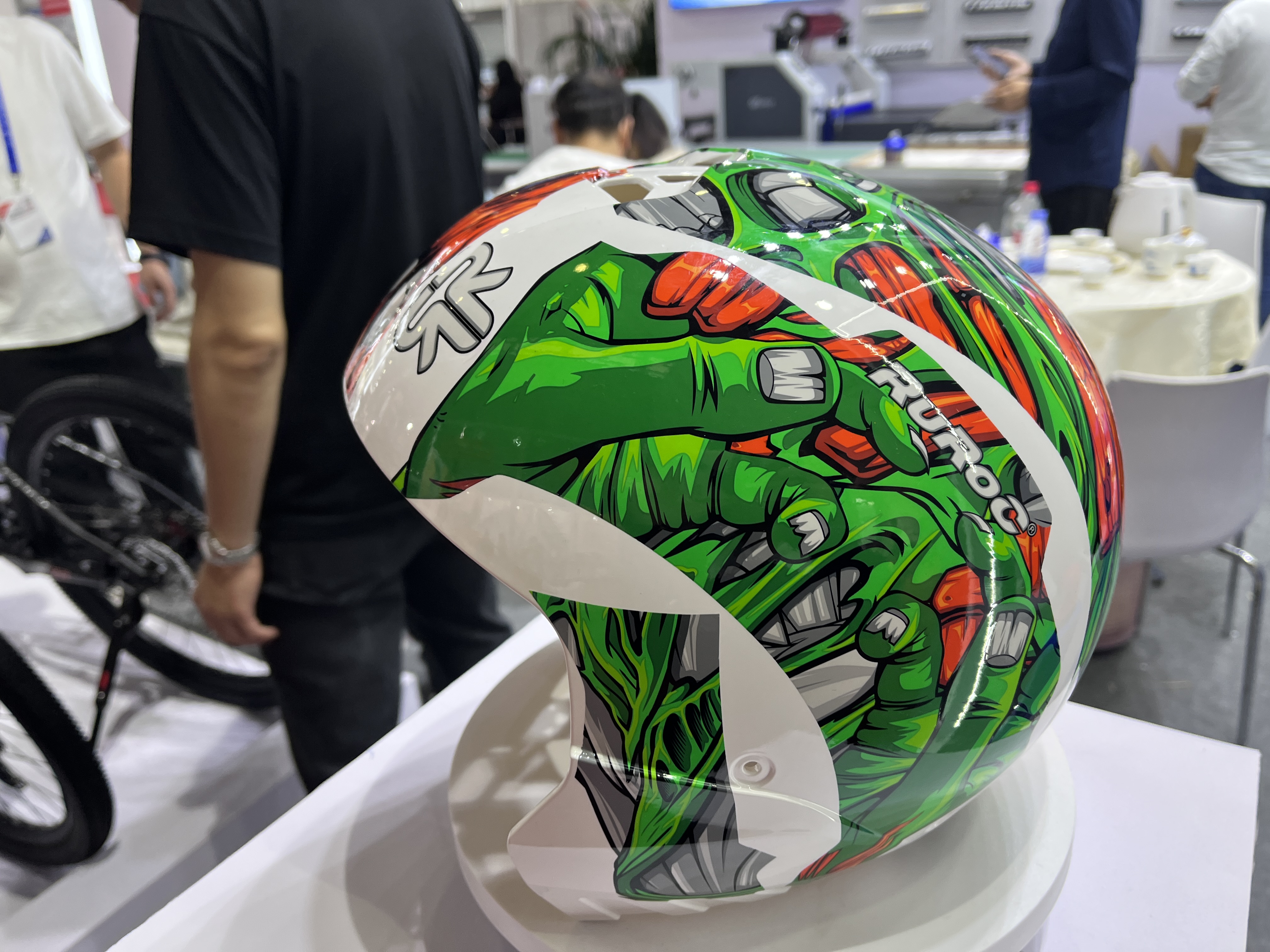 헬멧에 사용되는 잉크